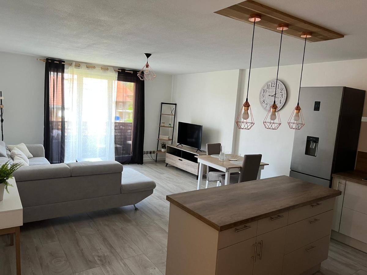 Appartement Entre Lacs, Montagnes Et Stations De Ski Bonneville Exterior photo